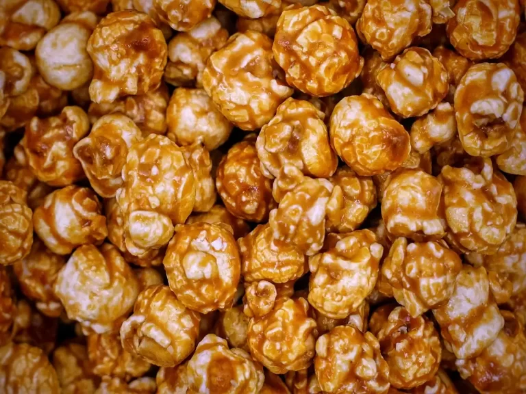 caramel popcorn snack